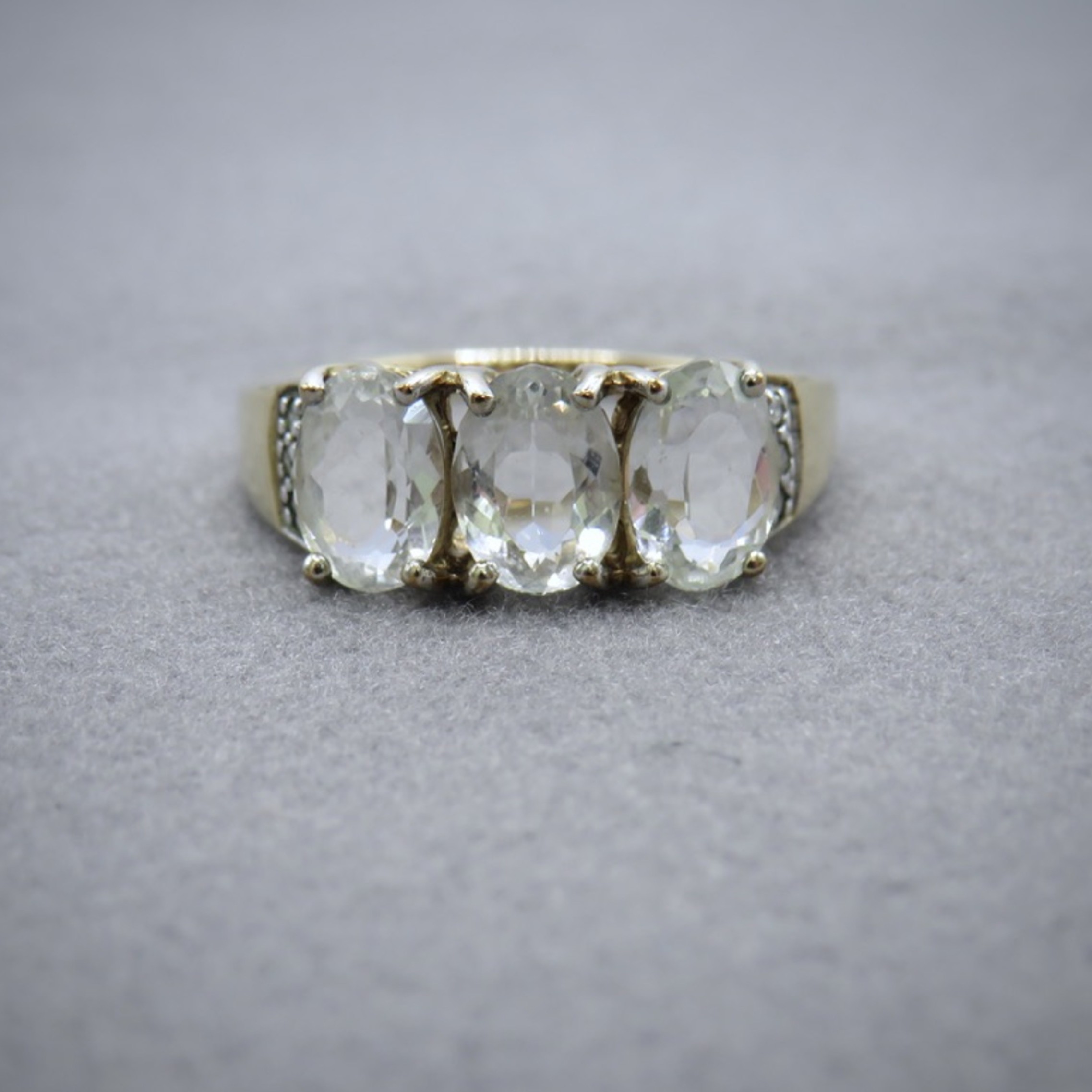 3 oval goshenite ring